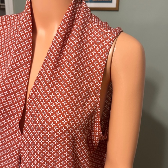 LOFT Rust Printed Sleeveless V-Neck Camisole - Picture 5 of 7